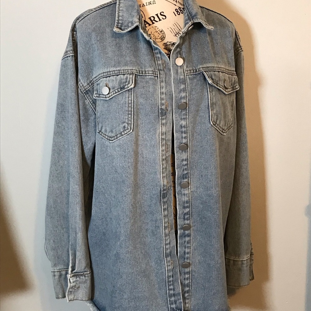 VINTAGE LADIES DENIM BUTTON DOWN SHIRT WITH FRAYED BOTTOM SIZE XXL